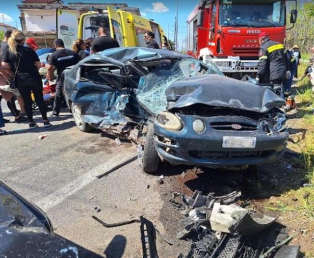 Τροχαίο με τραυματισμό στο Νησέλι - διαλύθηκαν τα αυτοκίνητα 